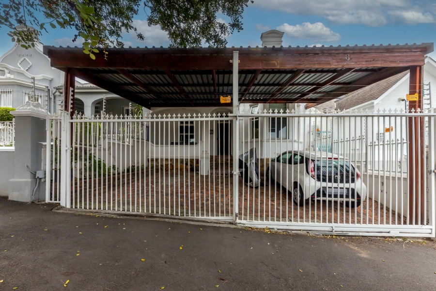 To Let 4 Bedroom Property for Rent in Vredehoek Western Cape